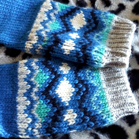 Thick Chunky Gloves with Mid-Forearm Length - Picture 2 of 4